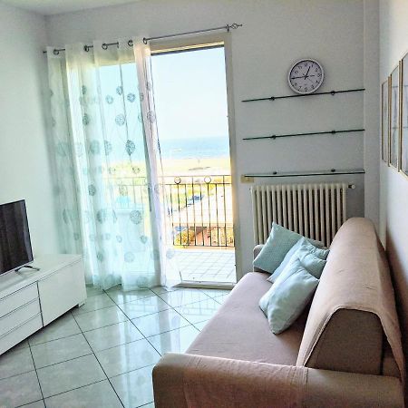 Appartamento A Riccione Con Balconcino Vista Mare Zewnętrze zdjęcie