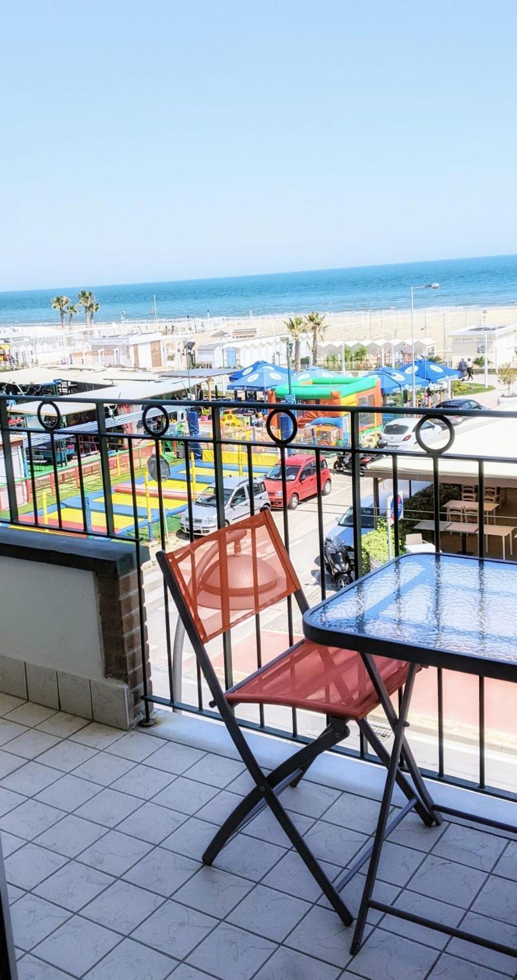 Appartamento A Riccione Con Balconcino Vista Mare Zewnętrze zdjęcie